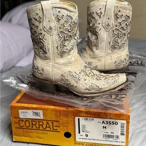 Corral White Glitter Crystal Boots